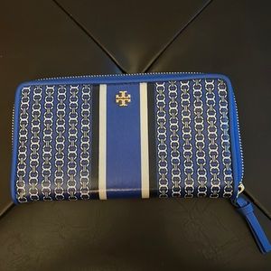 Tory Burch blue chain link style wallet